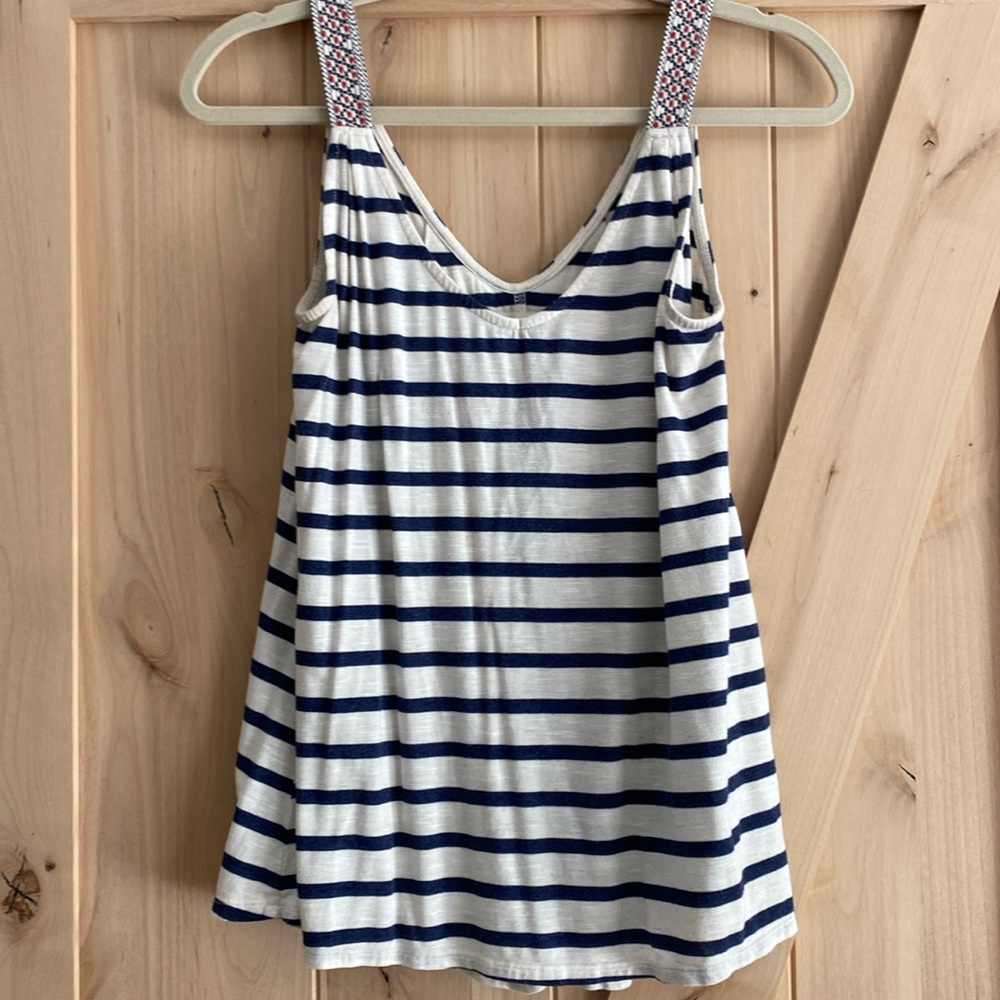 Flowy Max Studio tank (embroidered straps) (small-runs big) LIKE NEW!